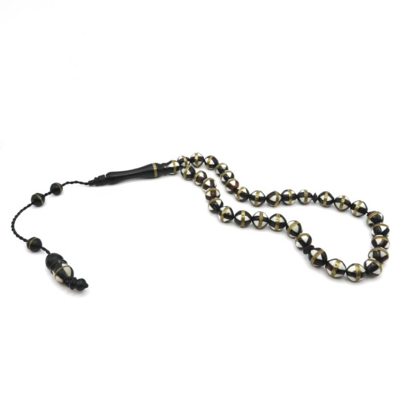 مجموعة رجالية: خاتم من الفضة الاسترلينية عيار 925، وساعة Elements الفاخرة، ومسبحة Fatura المكونة من 33 حبة.